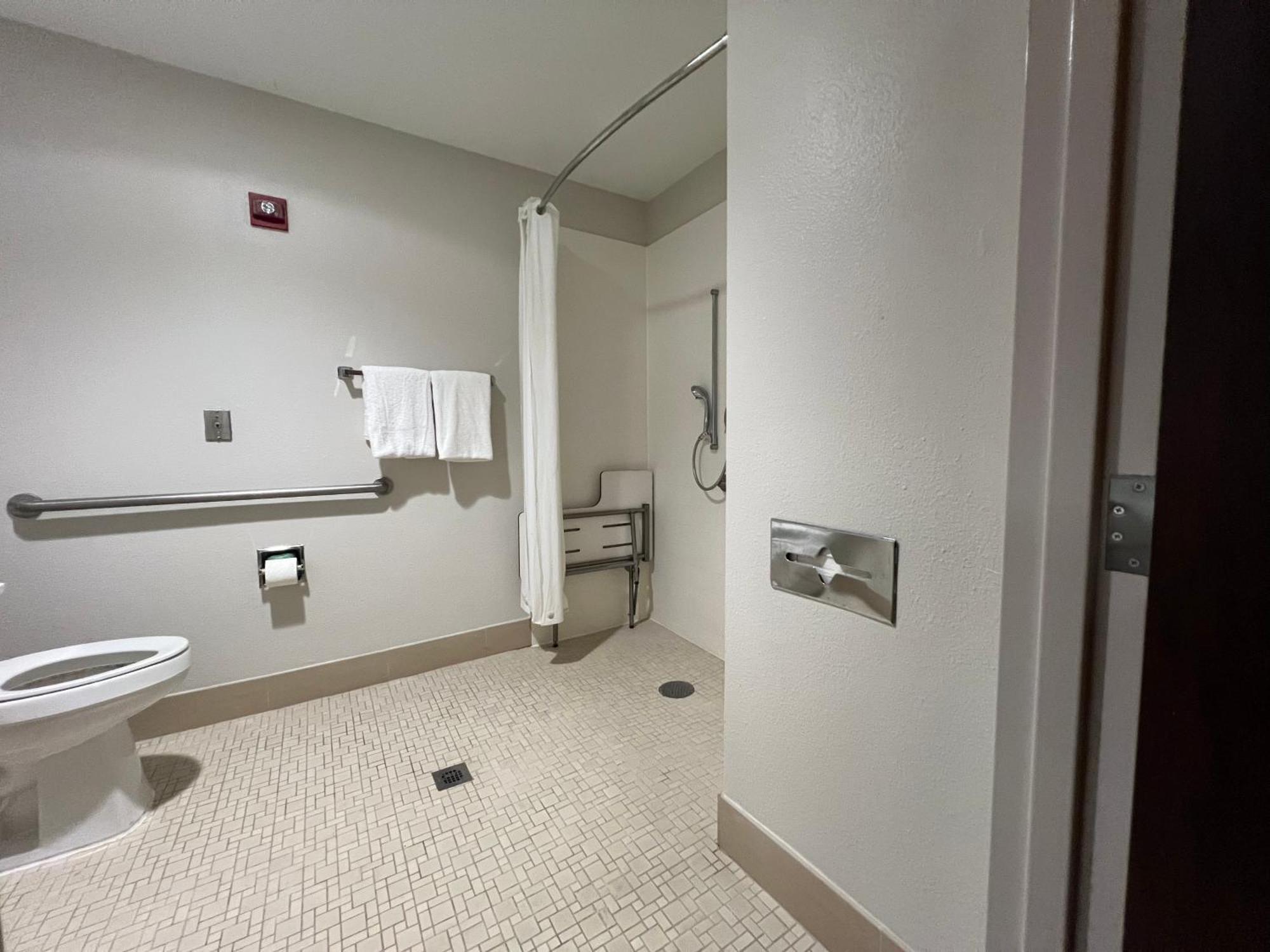 Country & By Radisson, Lsu - Medical Corridor