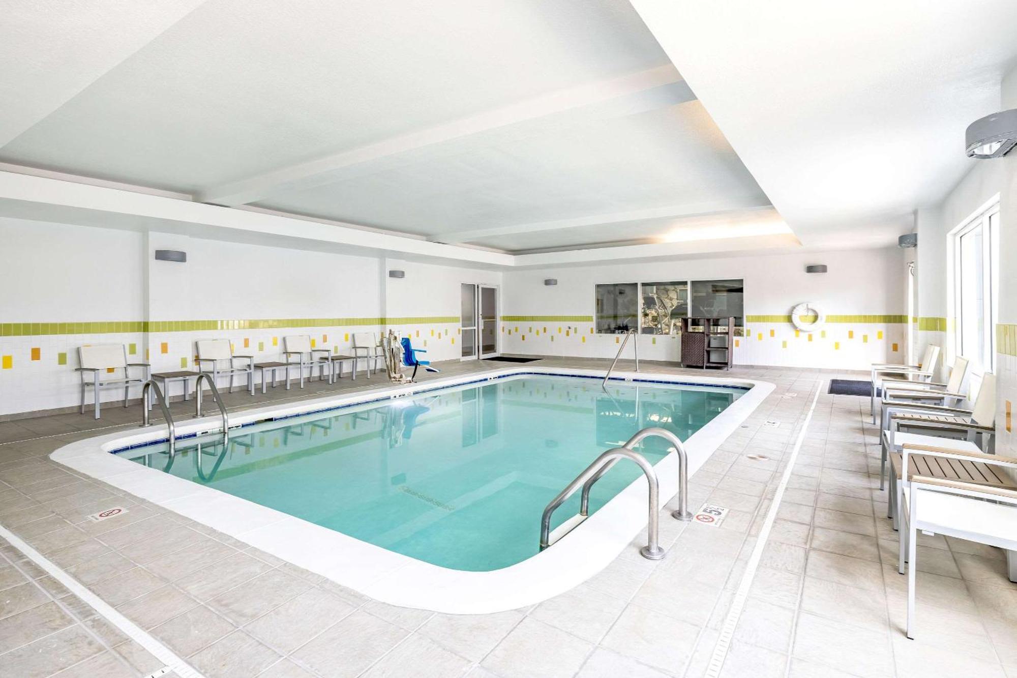 Country & By Radisson, Lsu - Medical Corridor 3*
