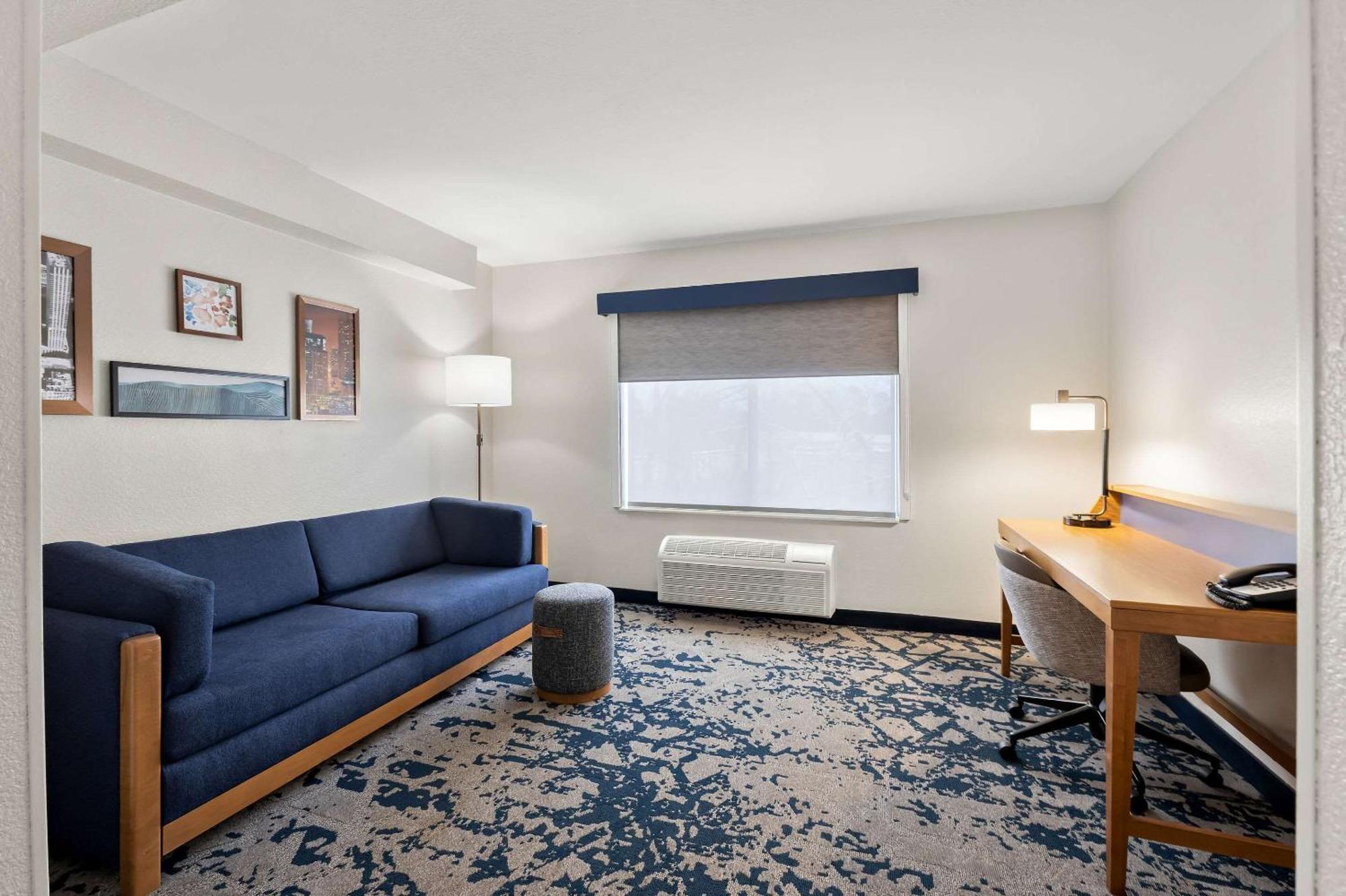Country & By Radisson, Lsu - Medical Corridor Hotel
