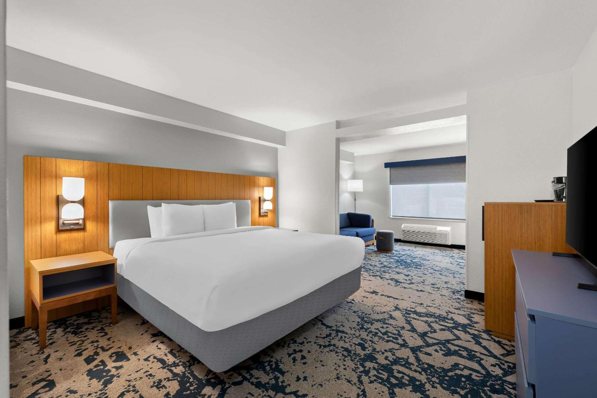 Hotel Country & By Radisson, Lsu - Medical Corridor