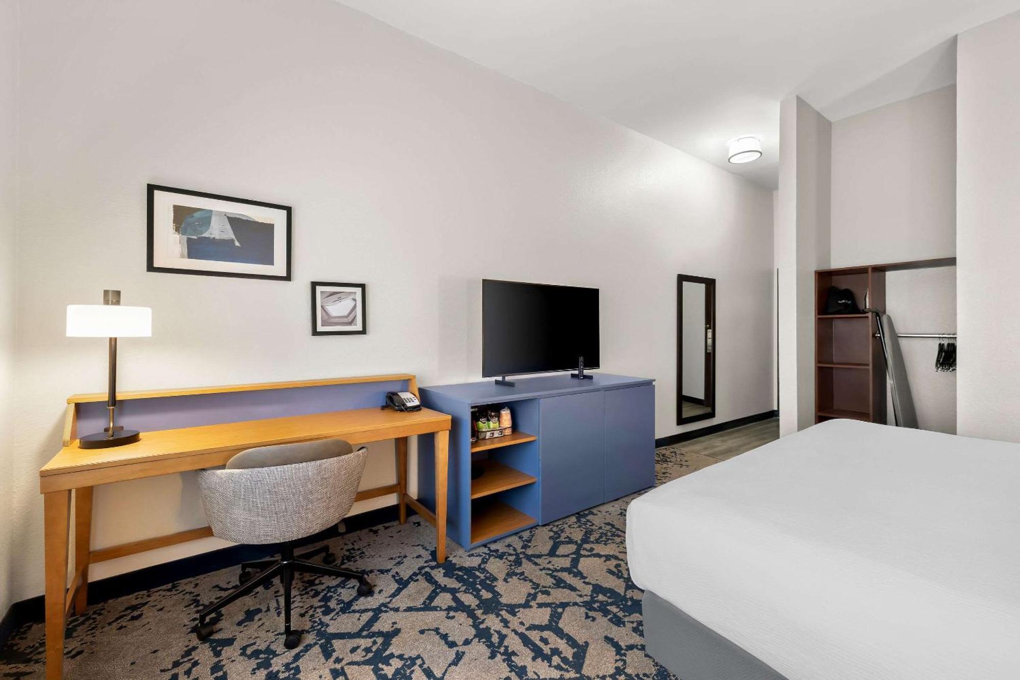Country & By Radisson, Lsu - Medical Corridor Hotel