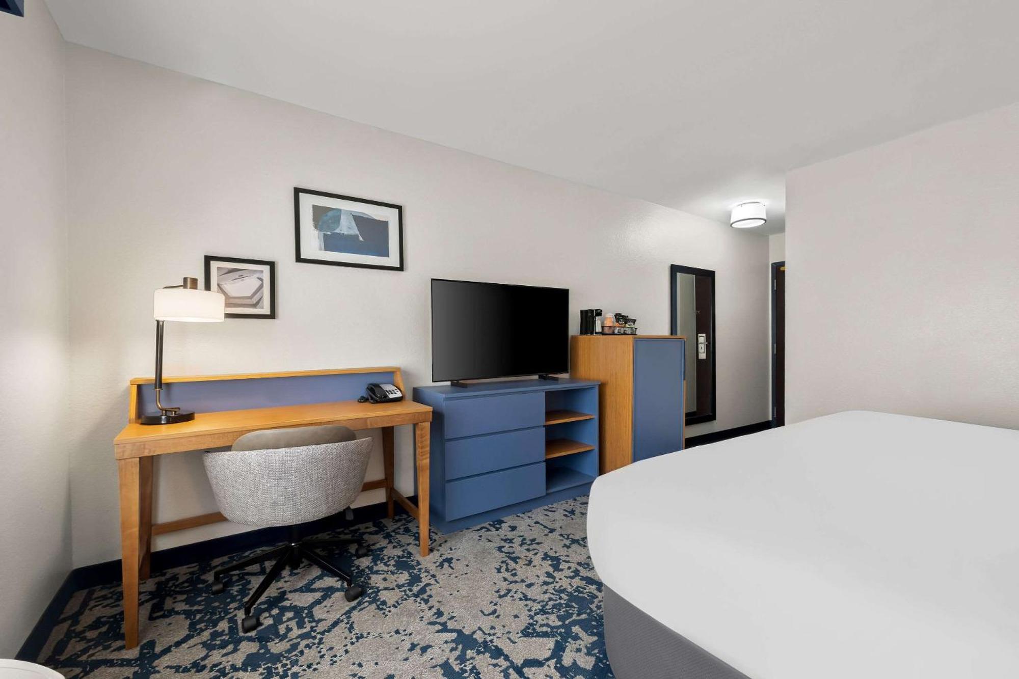 Country & By Radisson, Lsu - Medical Corridor 3*