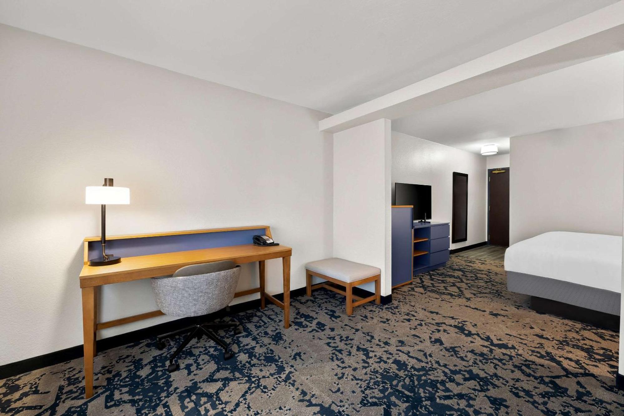 Country & By Radisson, Lsu - Medical Corridor