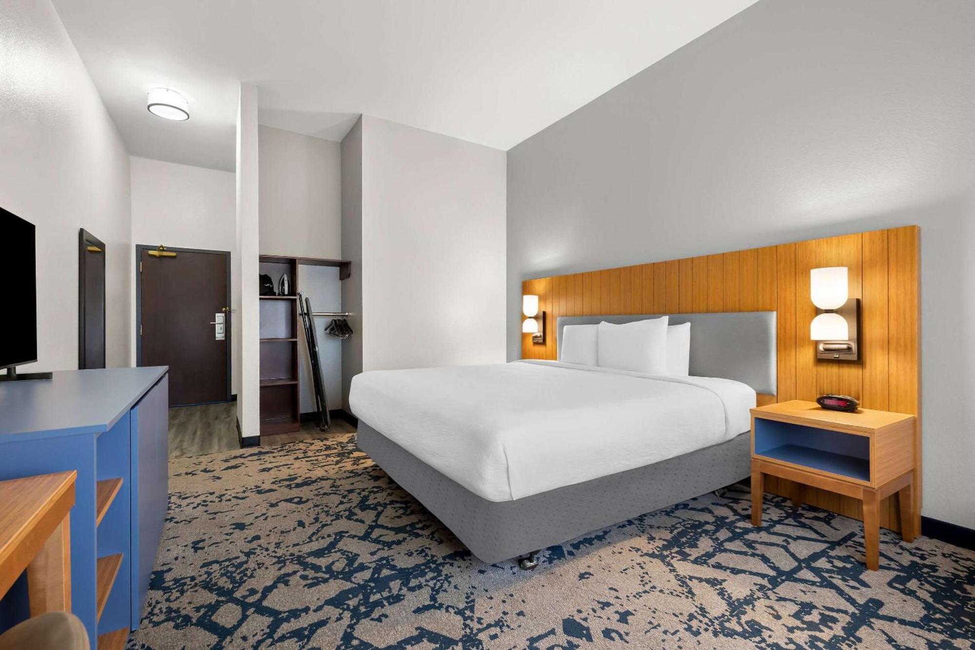 Hotel Country & By Radisson, Lsu - Medical Corridor