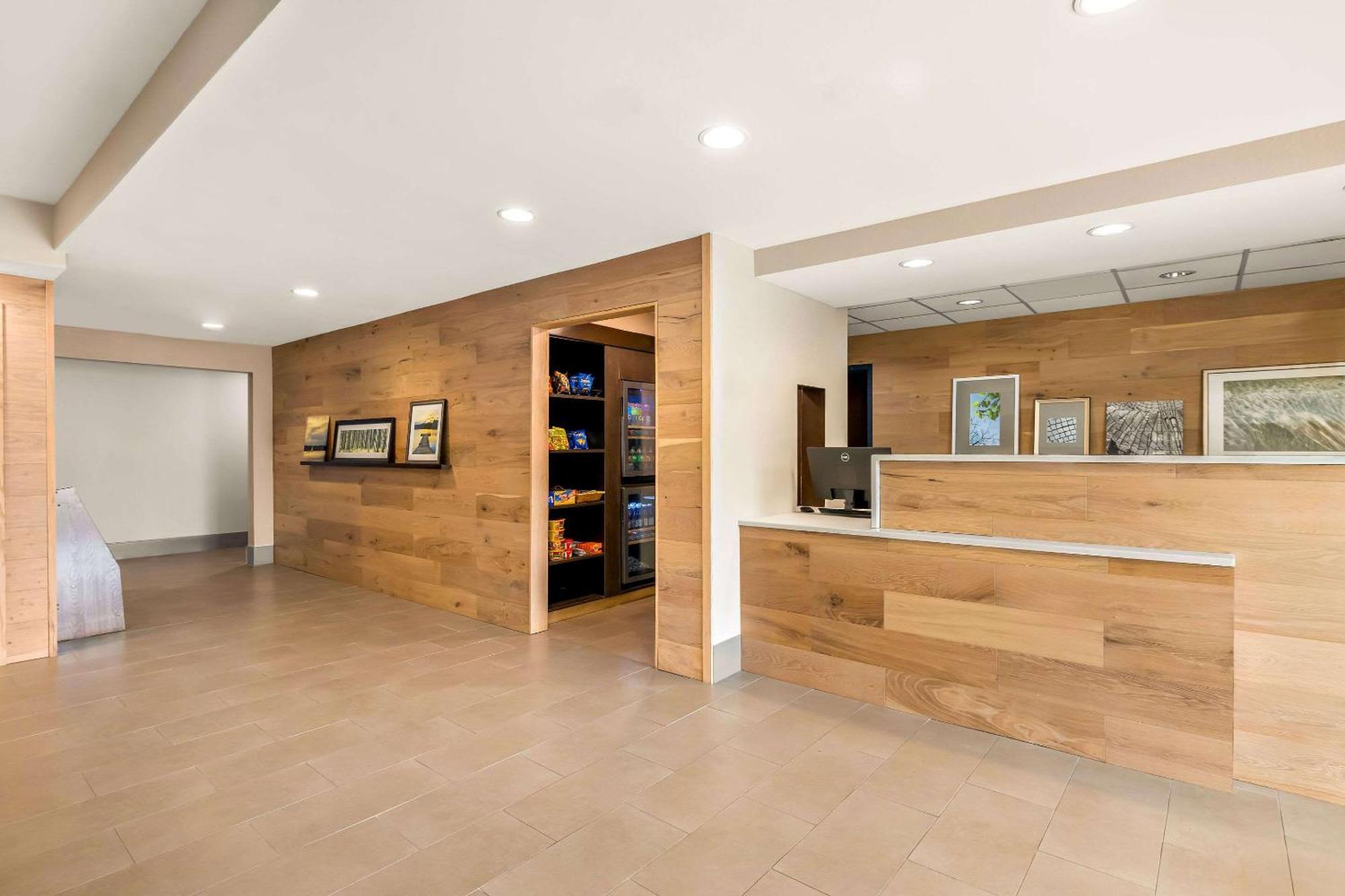 Country & By Radisson, Lsu - Medical Corridor 3*